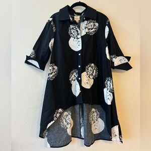 Truth + Style Monochrome Abstract Button-Up Hi-Low Shirt